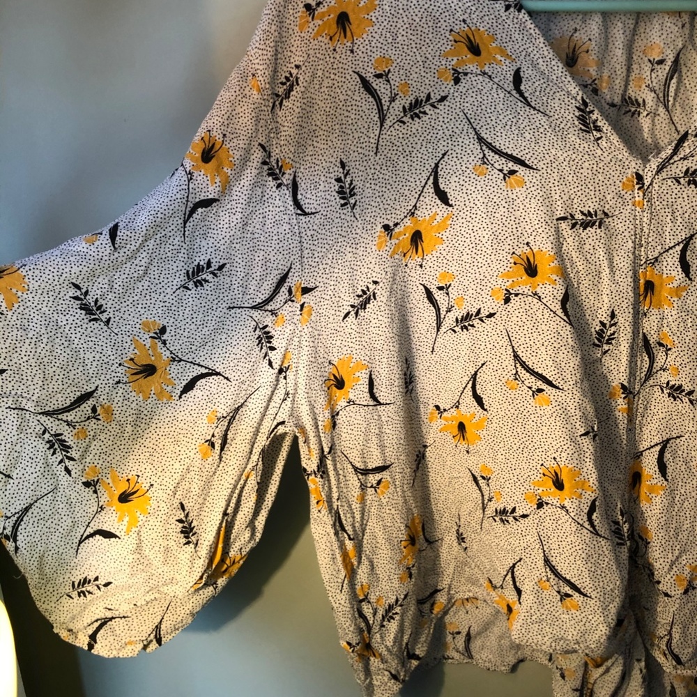 Blouse - Picture 2 of 3